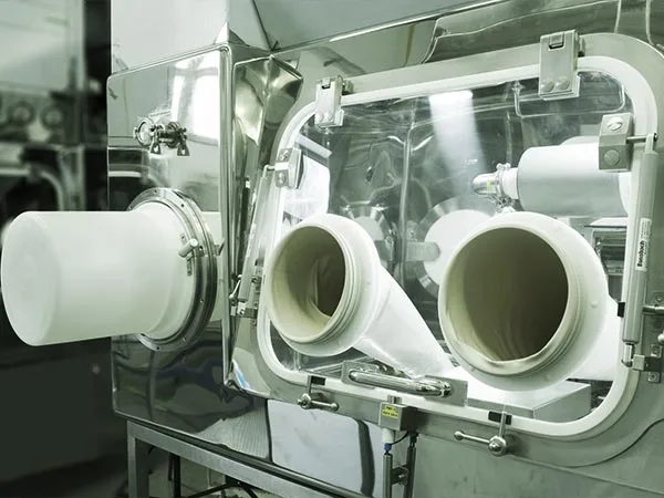 Snelle overdrachtspoorten ondersteunen aseptische productie-isolatorsystemen